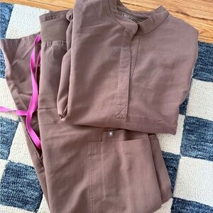 Figs Scrub Set with Pink Drawstring